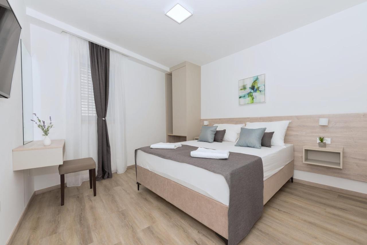 Apartments By The Sea Makarska - 19134 외부 사진