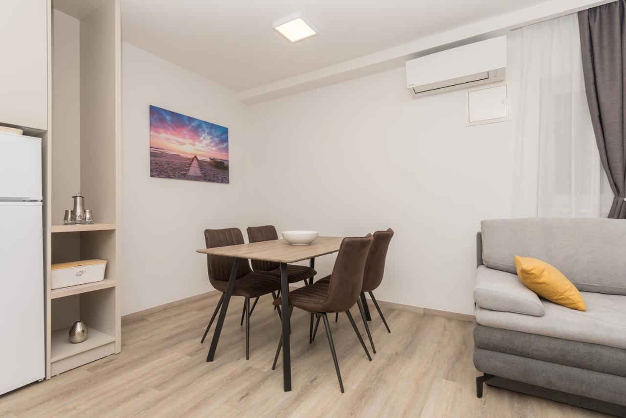 Apartments By The Sea Makarska - 19134 외부 사진
