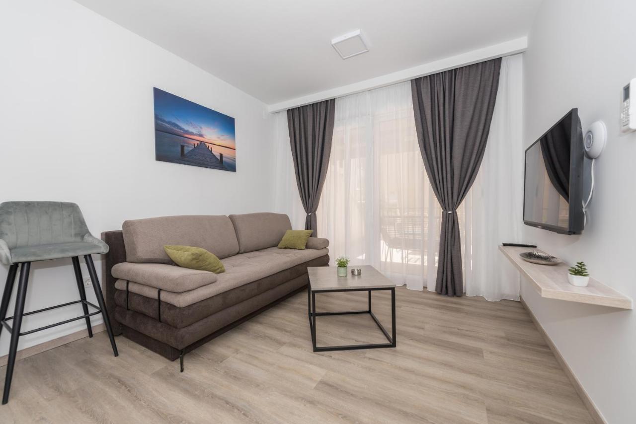 Apartments By The Sea Makarska - 19134 외부 사진