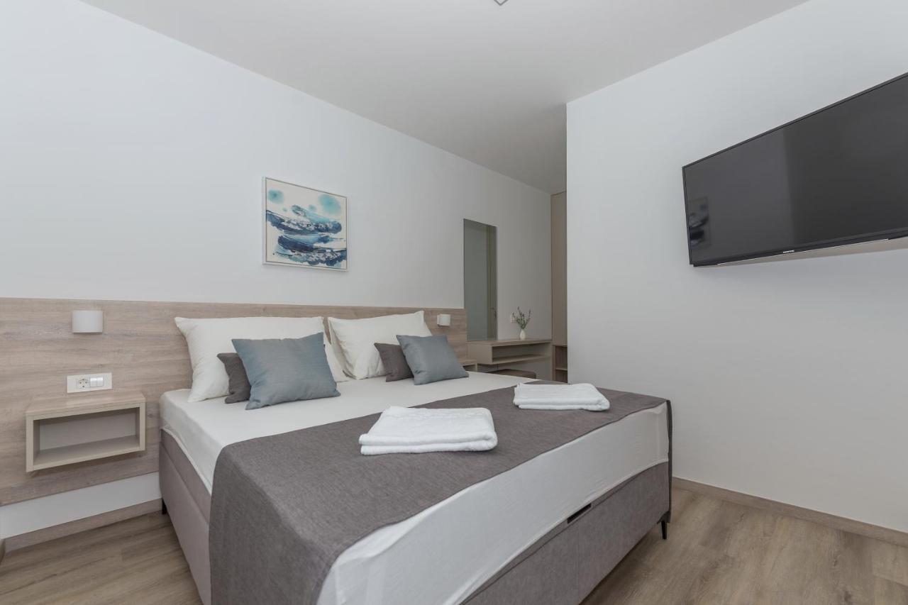 Apartments By The Sea Makarska - 19134 외부 사진